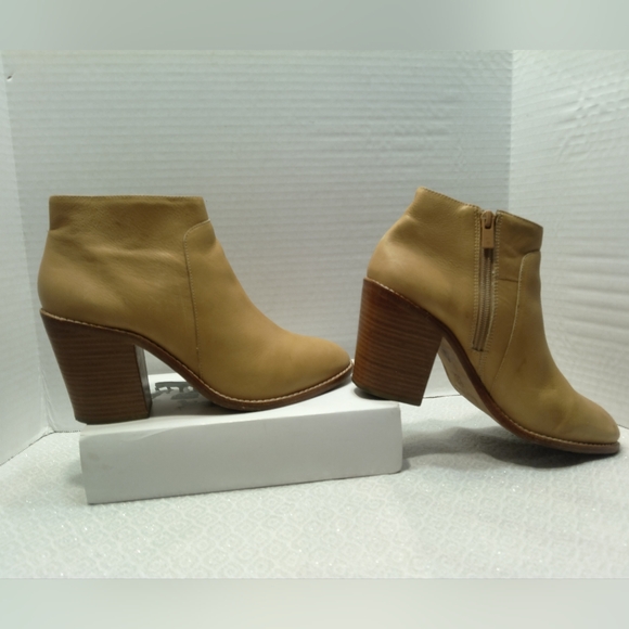 Loeffler Randall Ella stacked # 9 - Picture 2 of 11